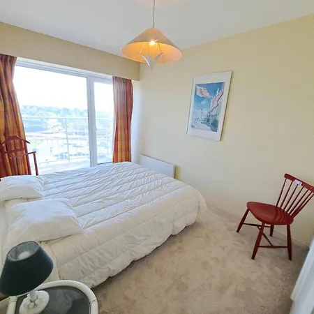 Sea View Family For 8 شقة *