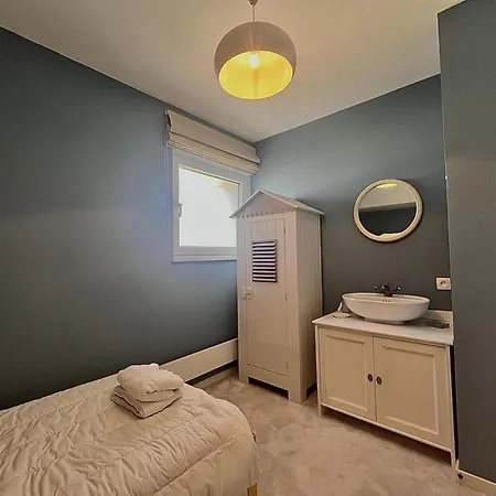 Sea View Family For 8 شقة